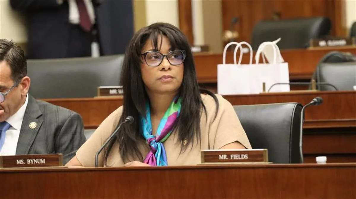 Janelle Bynum — On the trail