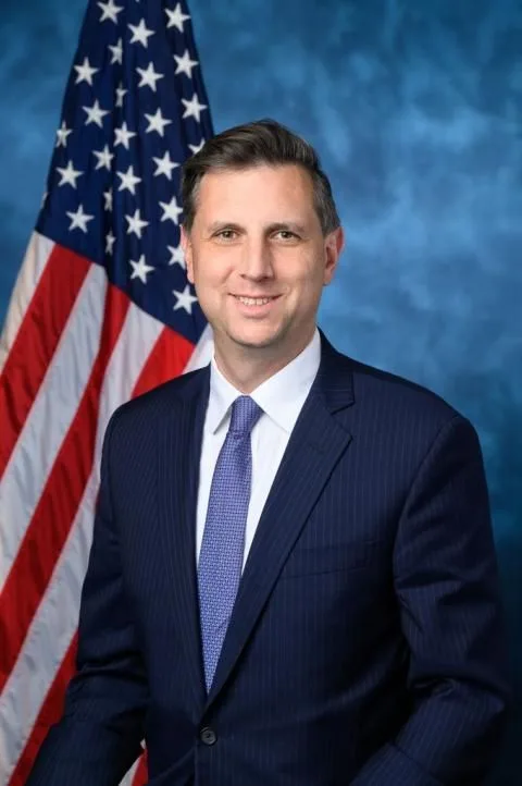 Seth Magaziner — Portrait