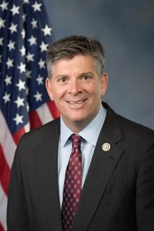 Darin McKay Lahood — Headshot