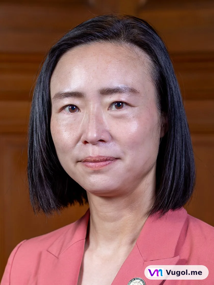 Connie Chan — Photo