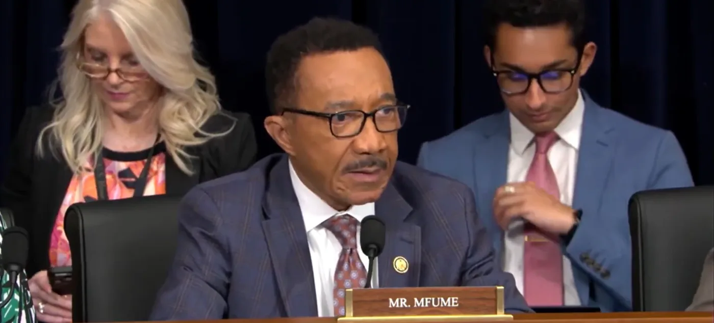 Kweisi Mfume — Photo