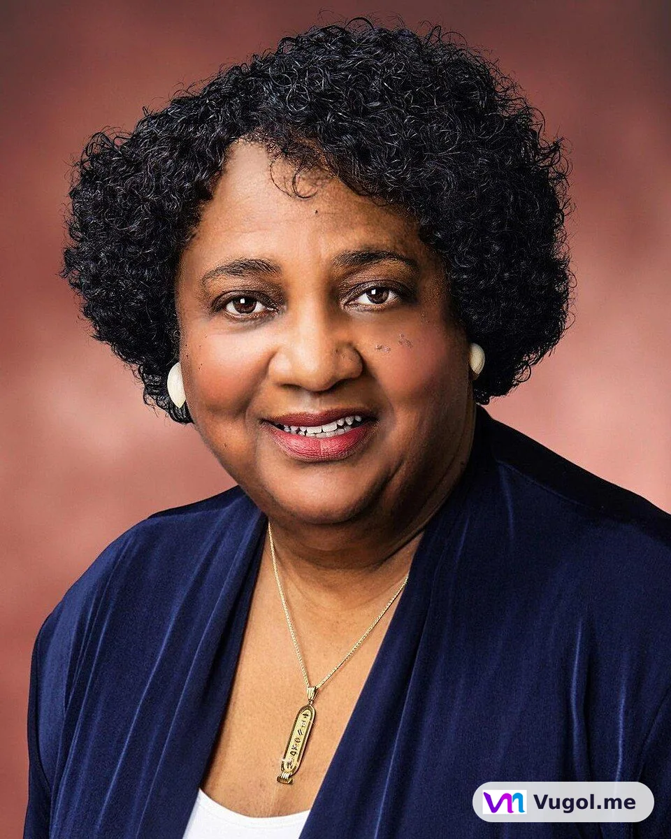 Shirley Weber — Photo