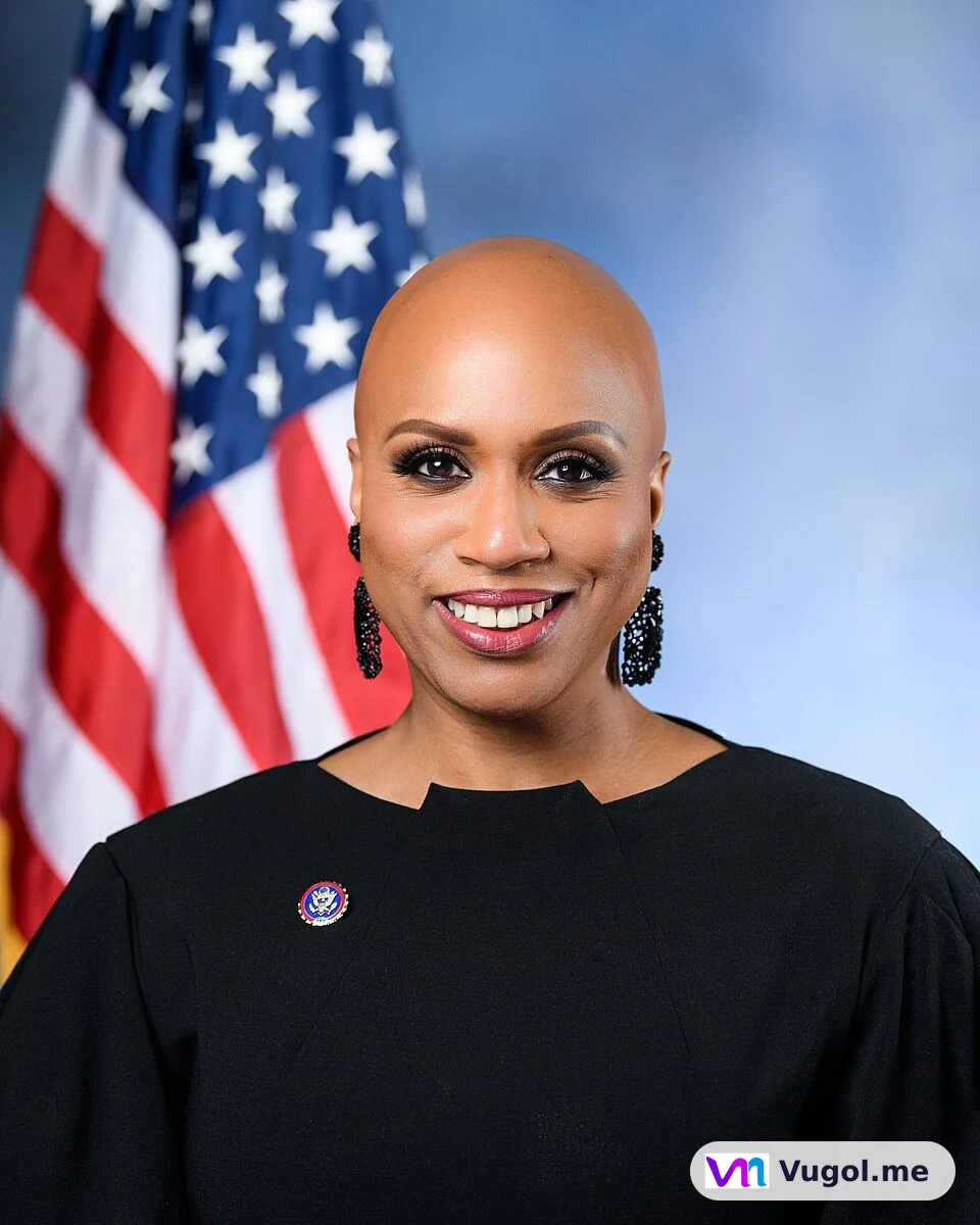 Ayanna Pressley — Photo