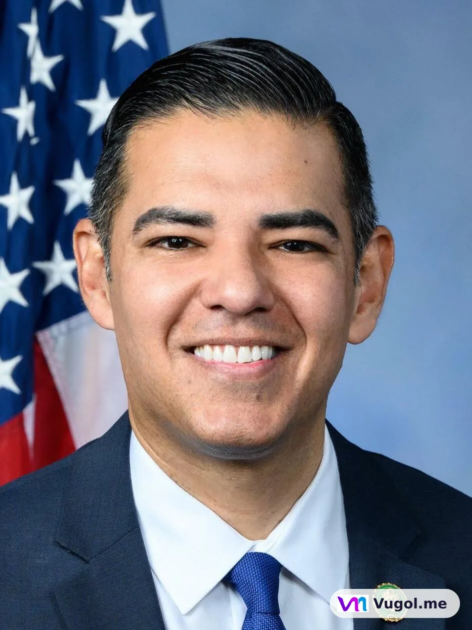 Robert Garcia — Photo