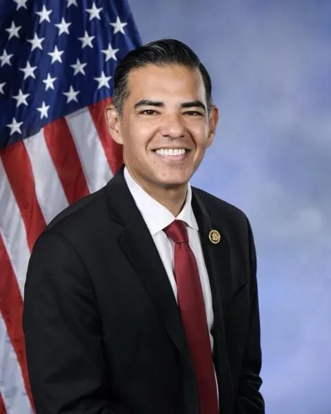 Robert Garcia — Photo