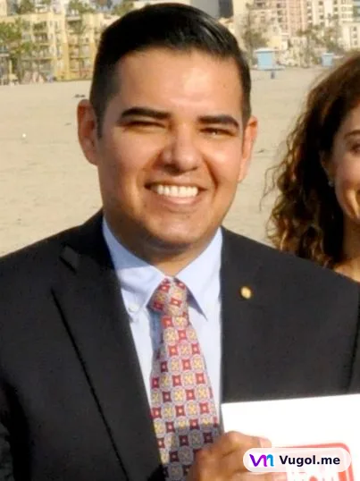 Robert Garcia — Photo