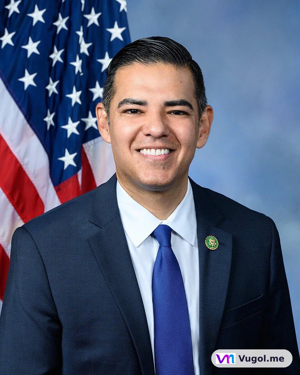 Robert Garcia — Photo