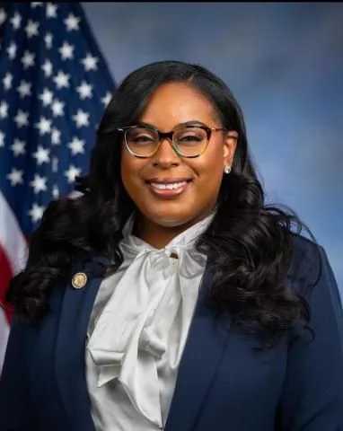 Lamonica McIver — Headshot