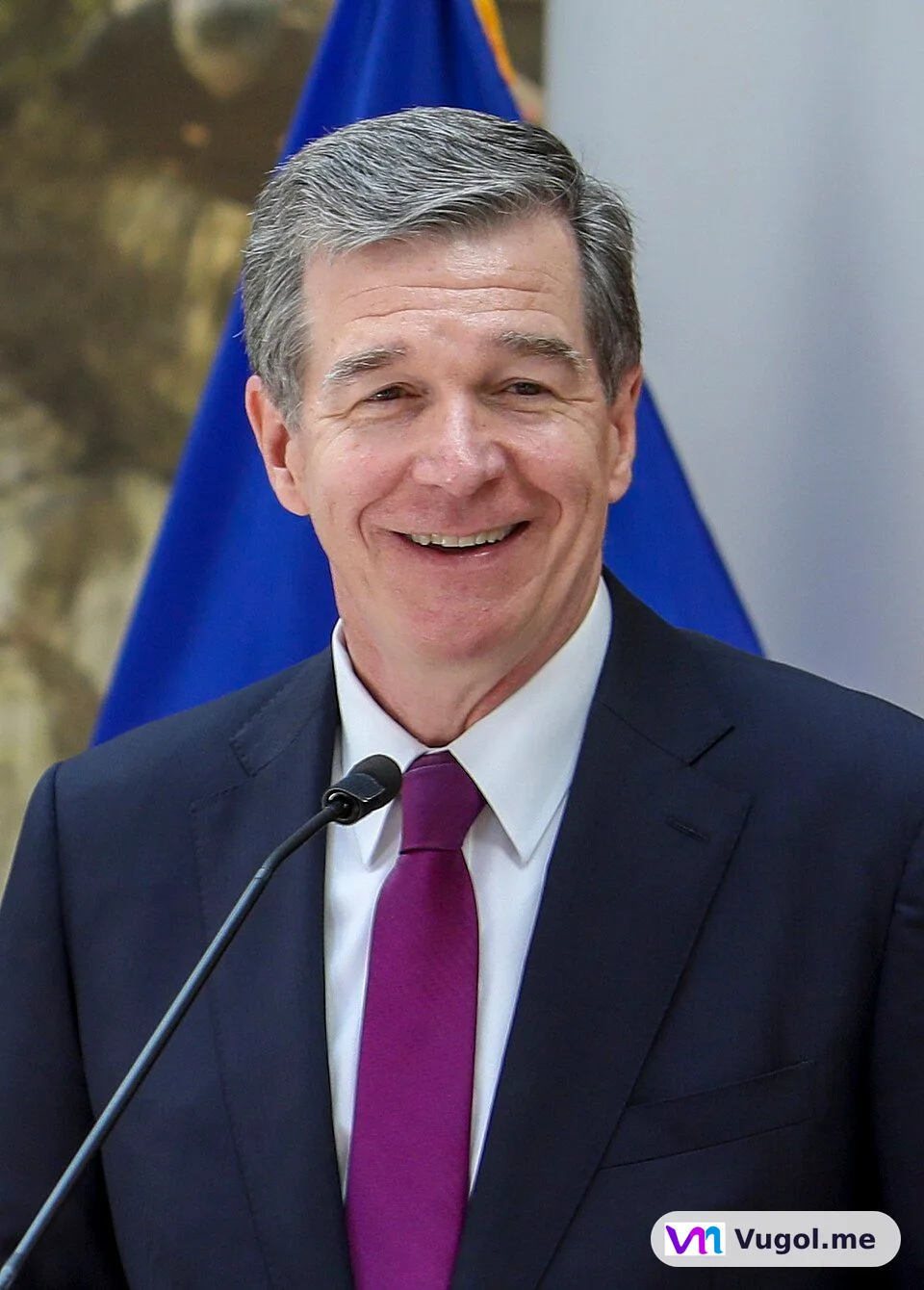 Roy Cooper — Photo