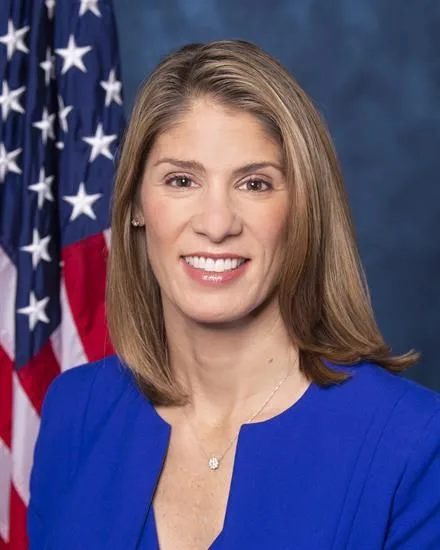 Lori Trahan — Portrait