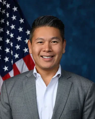Derek Tran — Headshot